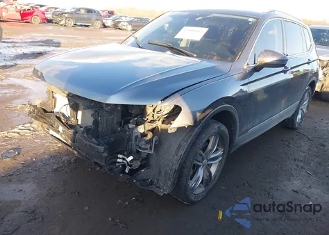 2020 Volkswagen Tiguan 2.0T Se/2.0T Se R-Line Black/2.0T Sel z USA, uszkodzony, nr VIN 3VV2B7AXXLM133813